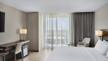 Hochwertige Bettwaren, Minibar, Zimmersafe, Schreibtisch