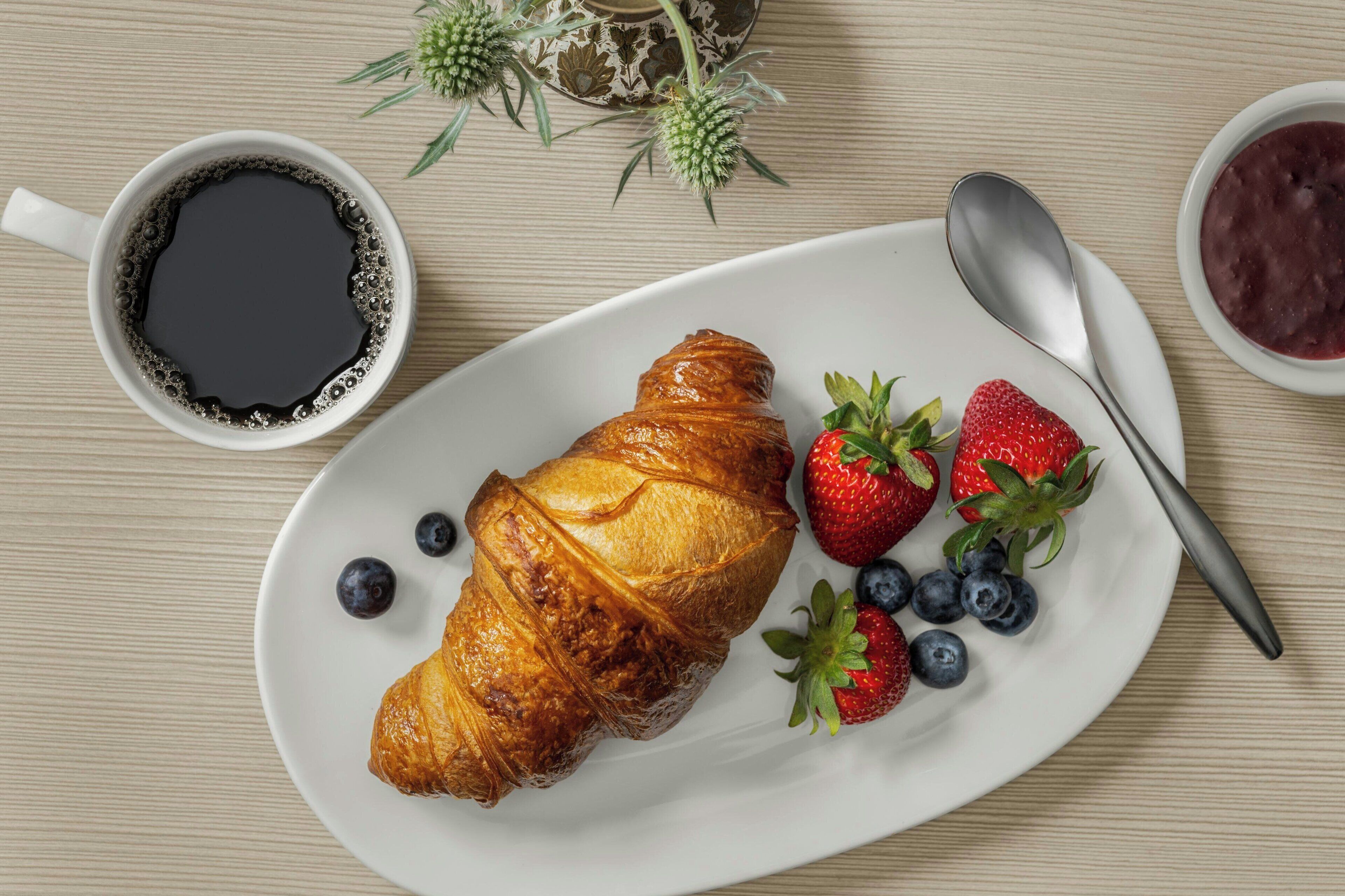 2 restaurants, international cuisine