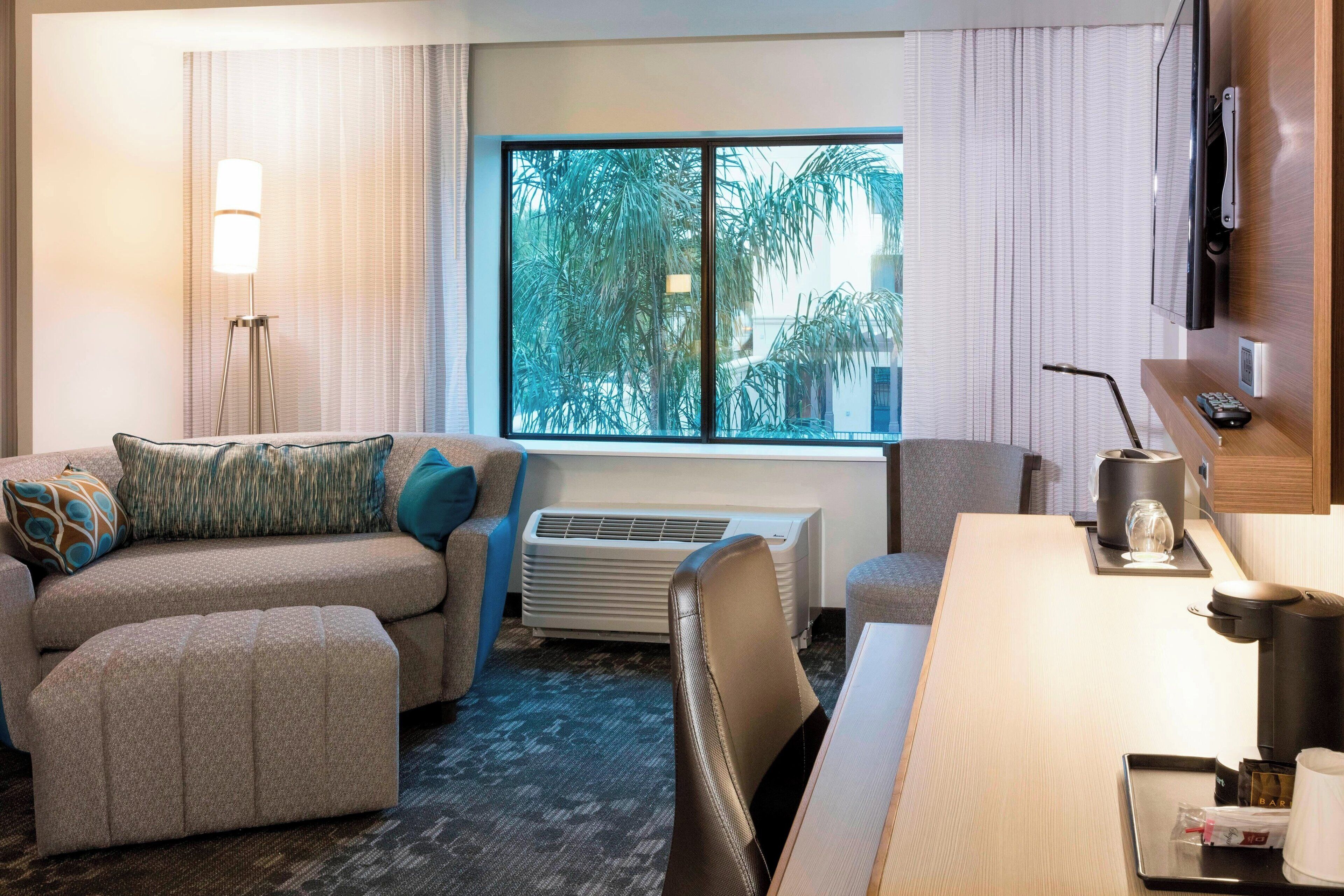 deluxe room, 1 king bed, courtyard view | desk, blackout curtains, iron/ironing board, free cots/infant beds