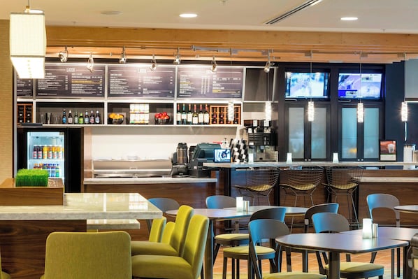 Se sirven desayunos, cenas y cocina americana