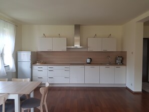 Deluxe Apartment, 1 Bedroom, Kitchenette | Private kitchen | Full-size fridge, microwave, stovetop, dishwasher