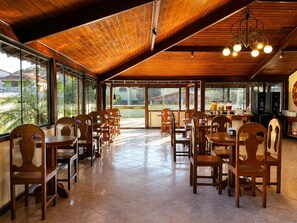 Free daily buffet breakfast - Búzios Centro Hotel (Búzios)
