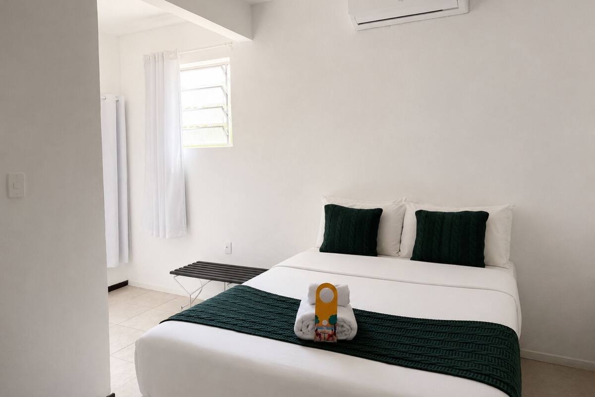 Standard Room | Minibar, WiFi (free), bed sheets