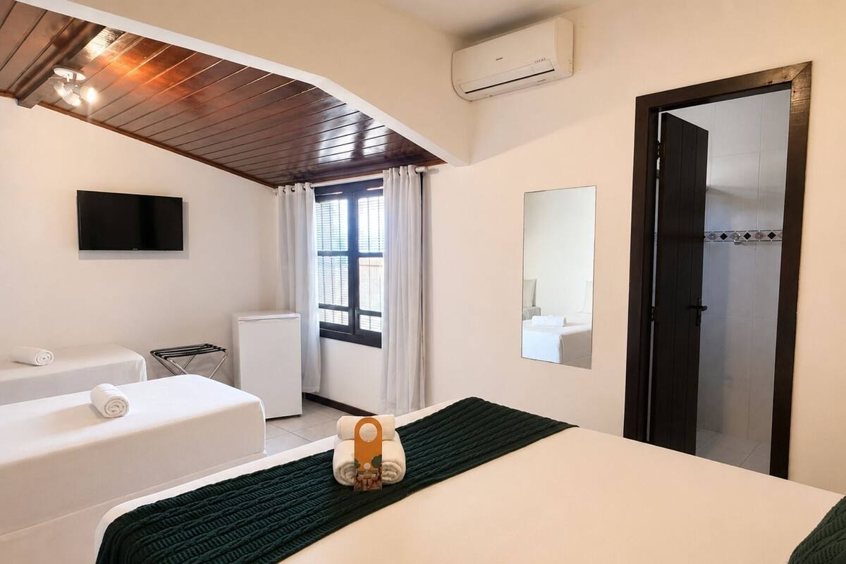 Comfort Room | Minibar, WiFi (free), bed sheets