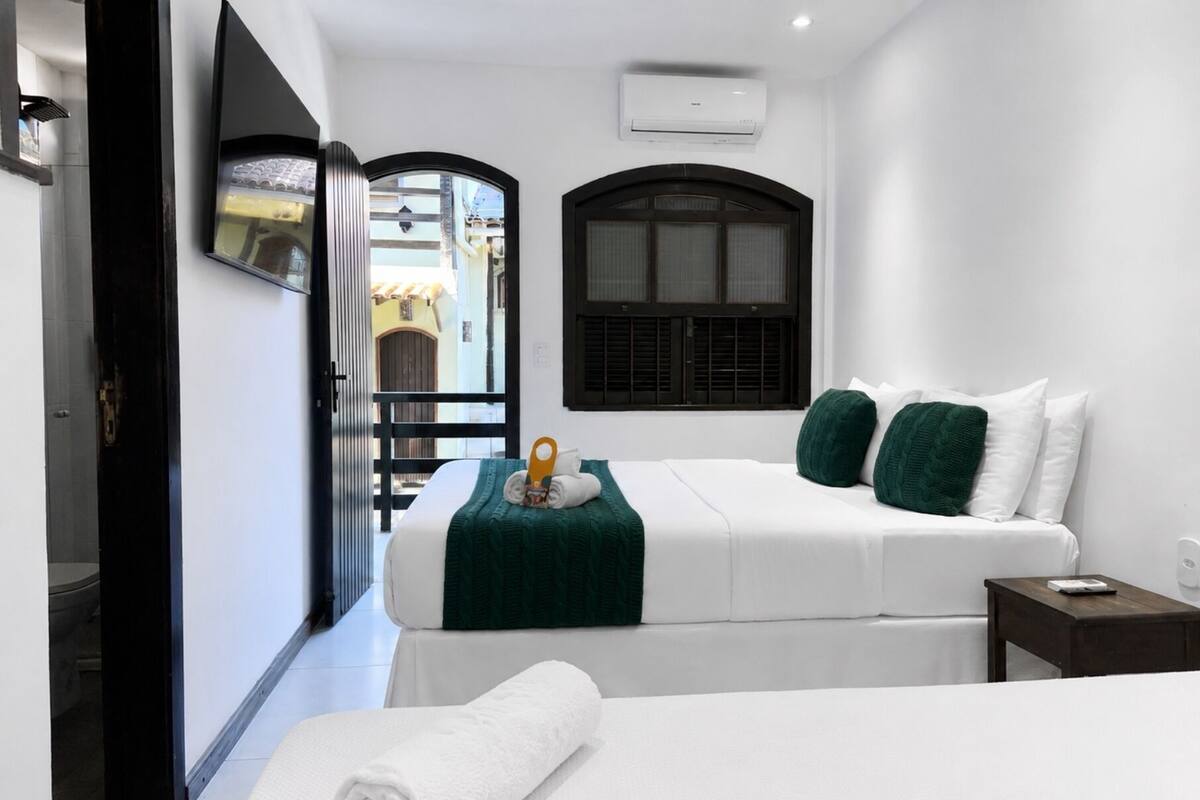 Room, 1 Bedroom | Minibar, WiFi (free), bed sheets