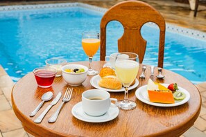 Desayuno bufé gratuito y diario