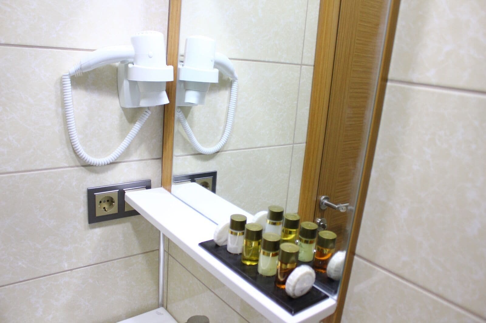 淋浴設備、雨淋花灑、免費梳洗用品、風筒