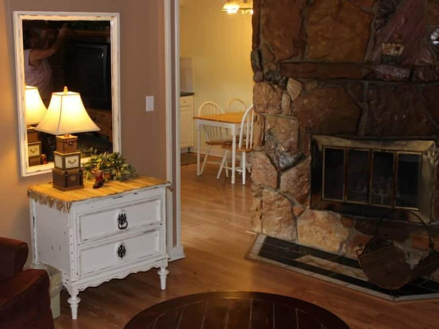 Småhus, 1 soverom, kjøkken | Oppholdsområde | Flatskjerm-TV