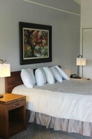 Escritorio, wifi gratis y ropa de cama 