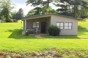 Escritorio, wifi gratis y ropa de cama 