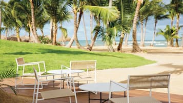 Premium bedding, down comforters, free minibar, in-room safe