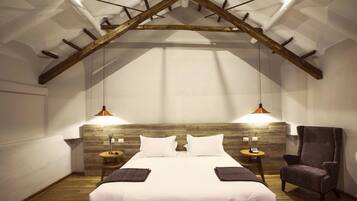 Suite Signature | Ropa de cama de alta calidad, caja fuerte, escritorio y ropa de cama