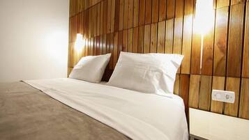 Apartamento, 2 quartos, terraço | Individualmente decorados, escrivaninha, Wi-Fi de cortesia