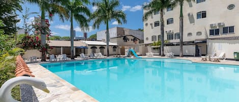 Outdoor pool, pool umbrellas, sun loungers