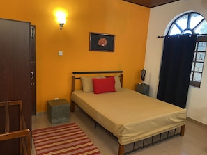 Iron/ironing board, free WiFi, bed sheets - Breeze of Paradise (Nugegoda)