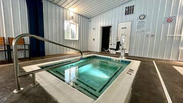 Indoor spa tub