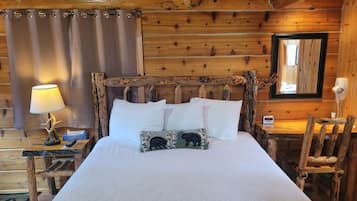 Stuga Deluxe - 1 queensize-säng (Clark Cabin) | 3 sovrum, sängtillbehör av högsta kvalitet och individuell inredning