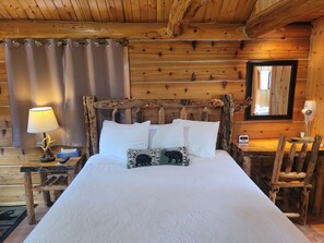 Deluxe Cabin, 1 Queen Bed (Clark Cabin)