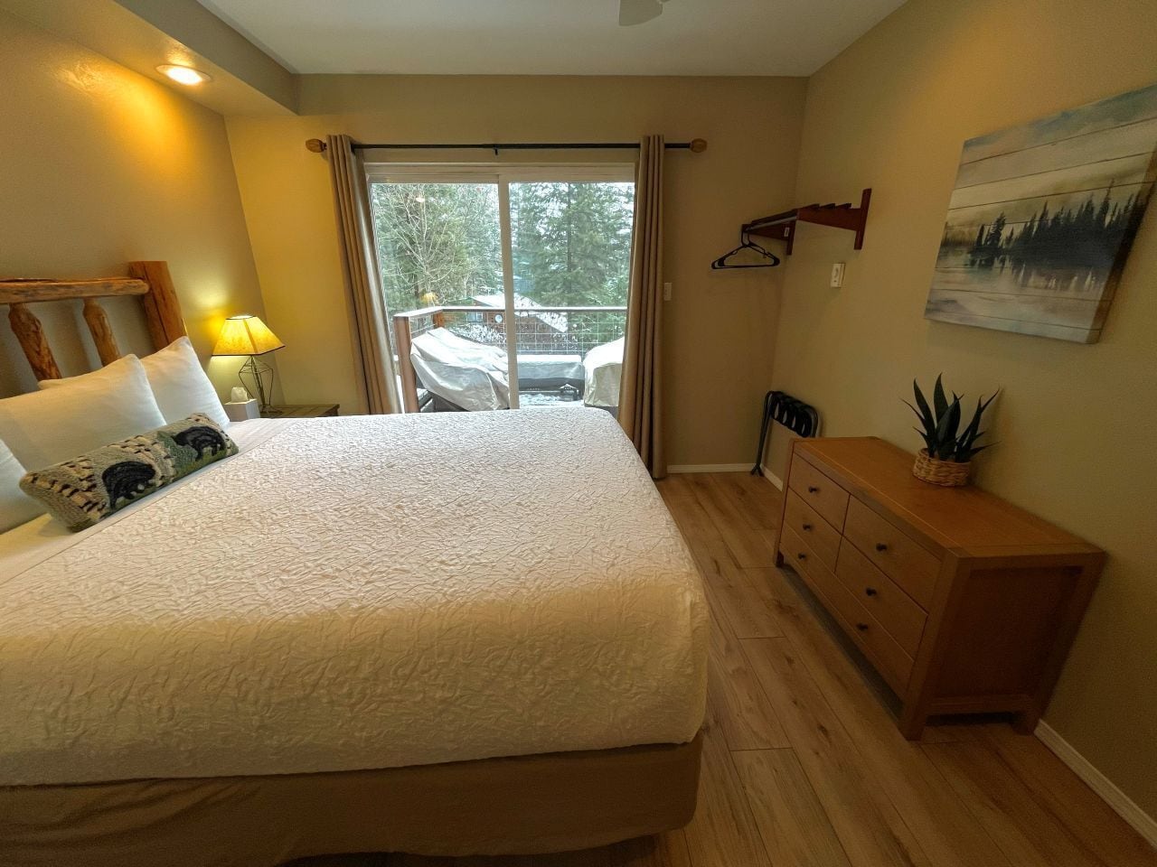 Family Cabin, 2 Bedrooms, Kitchen, Mountain View | Premium bedding, individually decorated, individually furnished
