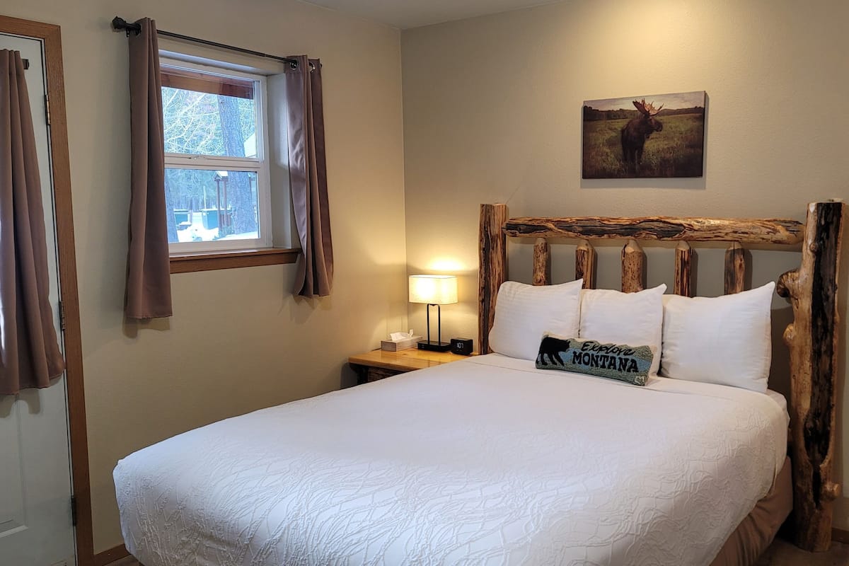 Standaard kamer, 1 queensize bed | 3 slaapkamers, luxe beddengoed, individueel gedecoreerd