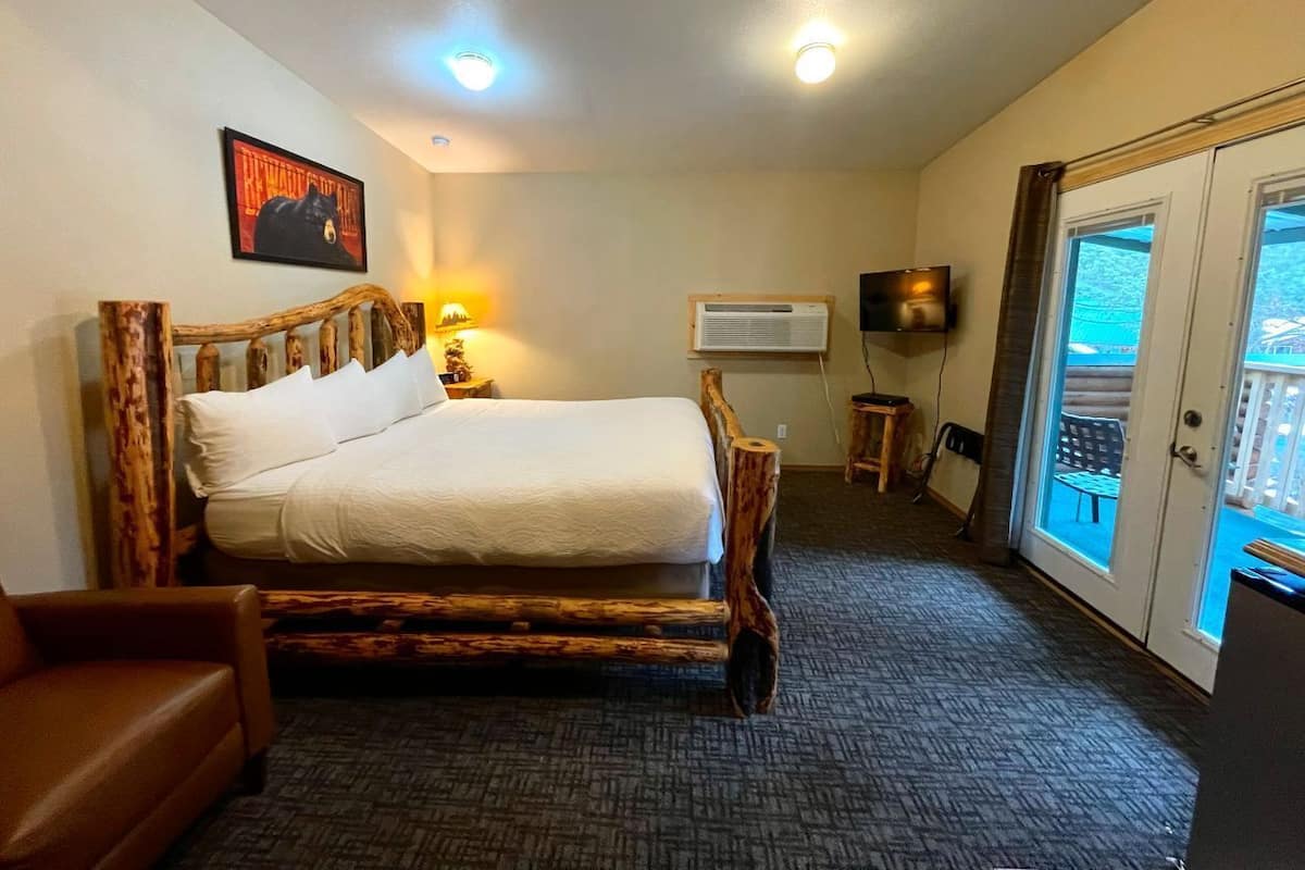 Standard Room, 1 King Bed | Premium bedding, individually decorated, individually furnished