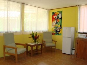 Apartment, 1 Double Bed, Pool View (Lila y Amarillo) | Private kitchenette