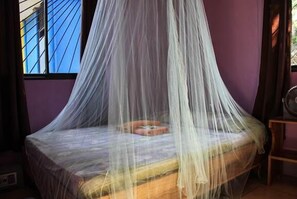 Apartment, 1 Double Bed, Pool View (Lila y Amarillo) | In-room safe, rollaway beds, free WiFi