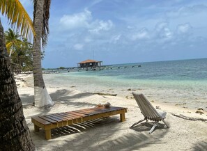 On the beach, free beach cabanas, sun loungers, scuba diving - Isla Marisol Resort (Glover's Reef)