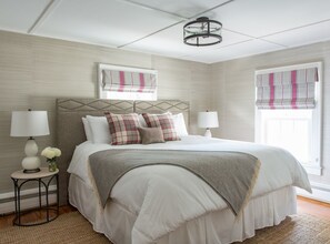 King Room | Pillowtop beds, free WiFi - North Fork Guest House (Cutchogue)