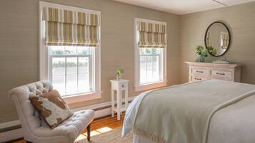 Queen Room | Pillow-top beds, free WiFi