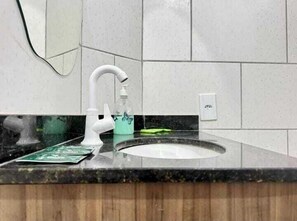 Suíte Standard Triplo | Bathroom