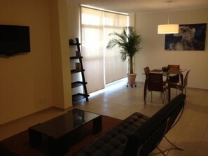 Flat-screen TV - Australia Suites Ejecutivas (León)