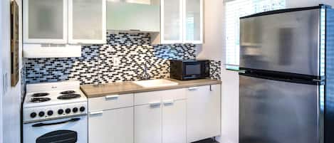 Full-sized fridge, microwave, stovetop, coffee/tea maker