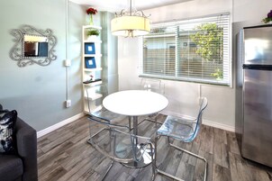 TV de tela plana 43 polegadas com canais digitais, serviços de streaming