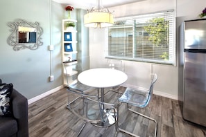 Télévision à écran plat de 43 pouces avec chaînes numériques