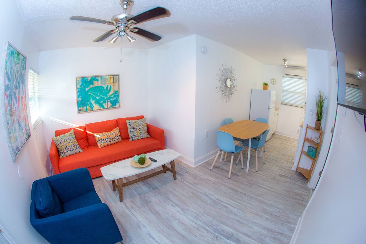 Grand Suite, 1 Bedroom | Living area | 43-inch flat-screen TV with digital channels, streaming services
