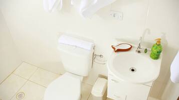 Shower, free toiletries, towels