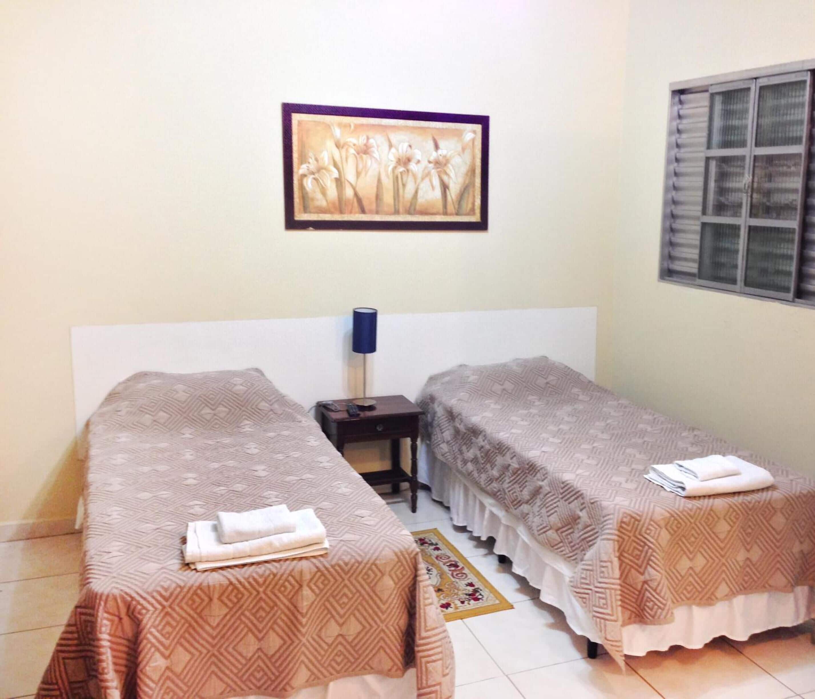 Minibar, decoración individual, espacio para trabajar con un portátil