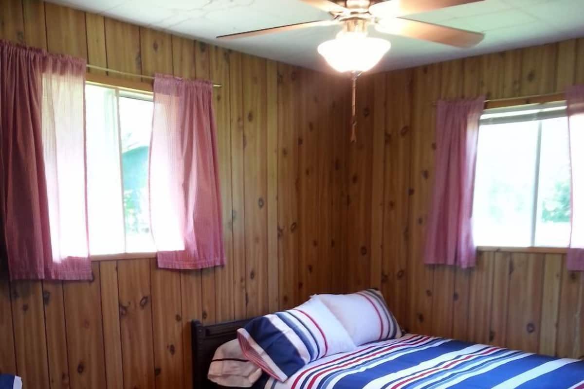 Standard Cottage, 2 Bedrooms, Kitchen, Lake View (Spruce)