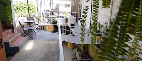 32-inch flat-screen TV with cable channels, TV