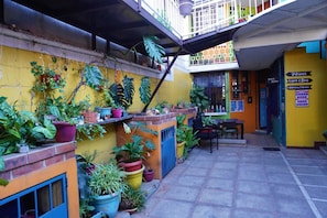 Exterior - Hostal Guatefriend's - Hostel (Guatemala City)