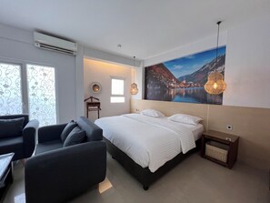 Junior Apartment, 1 King Bed | Egyptian cotton sheets, premium bedding, pillowtop beds