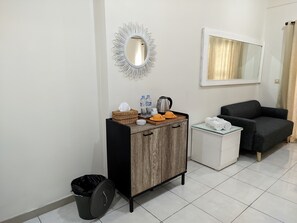 华丽双人房, 1 张大床, 城市景观 | 起居区 | 40-英寸智能电视 (配备数码频道)、壁炉