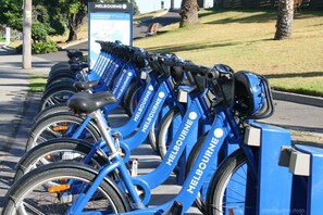 Bicycling - Como Court (St Kilda)