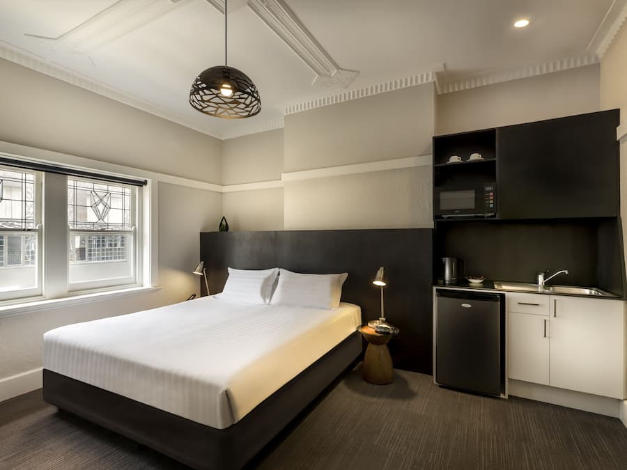 1 habitación, caja de seguridad en la habitación y escritorio