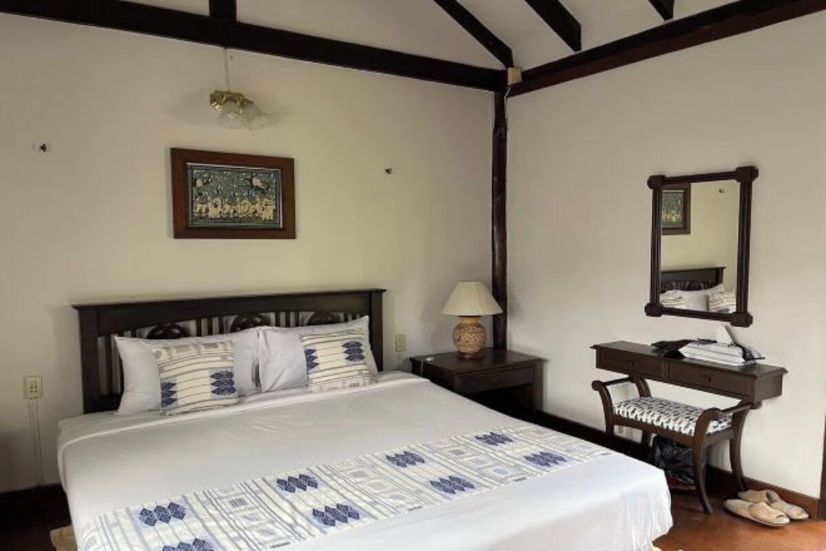 Desk, free WiFi, bed sheets