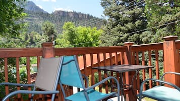 Cabaña, 1 cama King size, cocina, vista a la montaña (2 Story Cabin) | Balcón