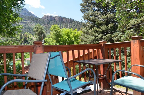 Cabaña, 1 cama King size, cocina, vista a la montaña (2 Story Cabin) | Balcón