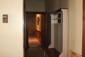 Sultan Suite | Free WiFi - Smedley's Suites (Silverton)