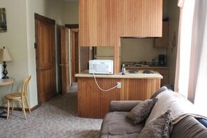 Anvil Suite | Living room | TV - Smedley's Suites (Silverton)